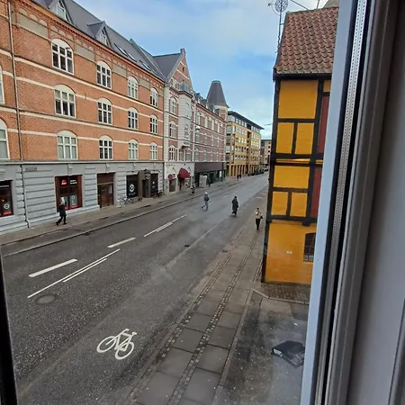Beatiful Minimalistic For 5 Person Central Apartment Aalborg