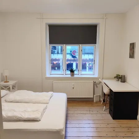 Beatiful Minimalistic For 5 Person Central Apartment *