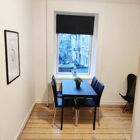 Apartment Beatiful Minimalistic For 5 Person Central