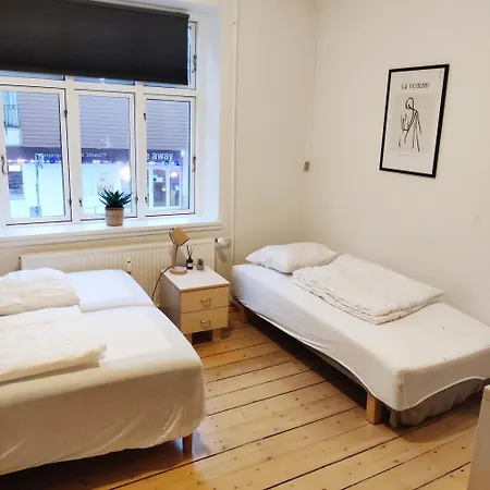 Beatiful Minimalistic For 5 Person Central *